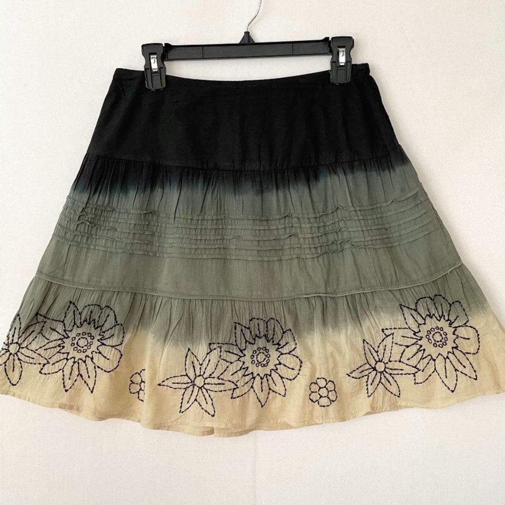 Solitaire Los Angeles Floral Ombré Embroidery Lined Skirt